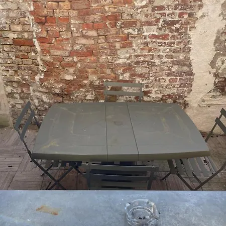 « Le Temps D'un Instant » Dependance *